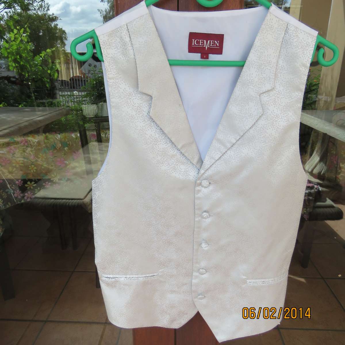 Smart silver grey brocade men's waistcoat size Small by ICEMEN.Lapel collar. Button down.As new