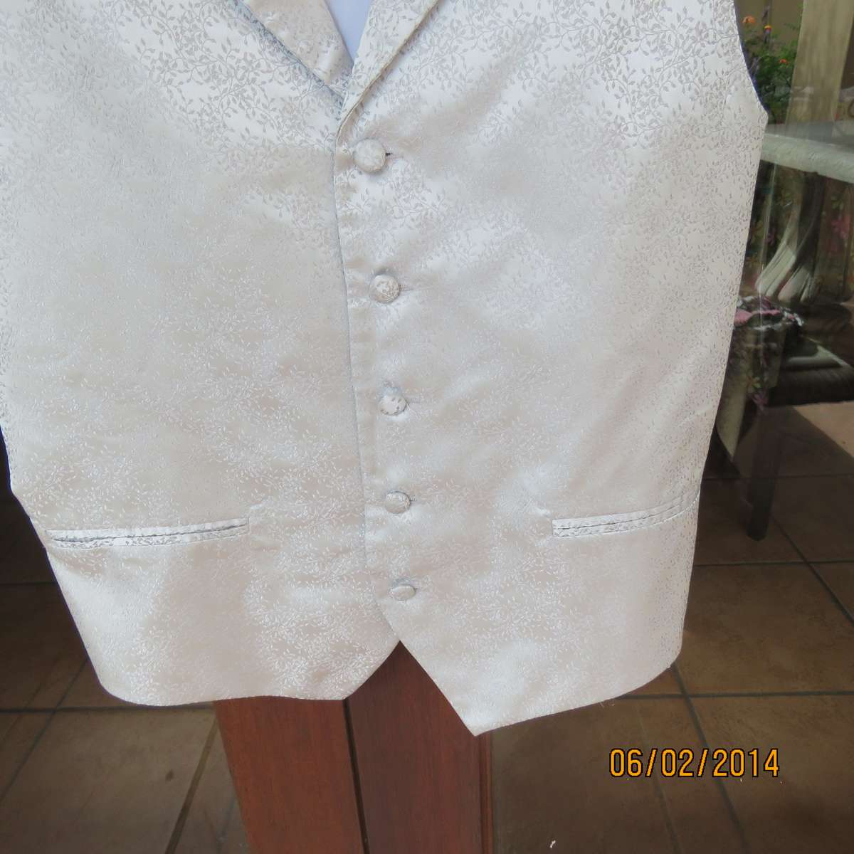 Smart silver grey brocade men's waistcoat size Small by ICEMEN.Lapel collar. Button down.As new
