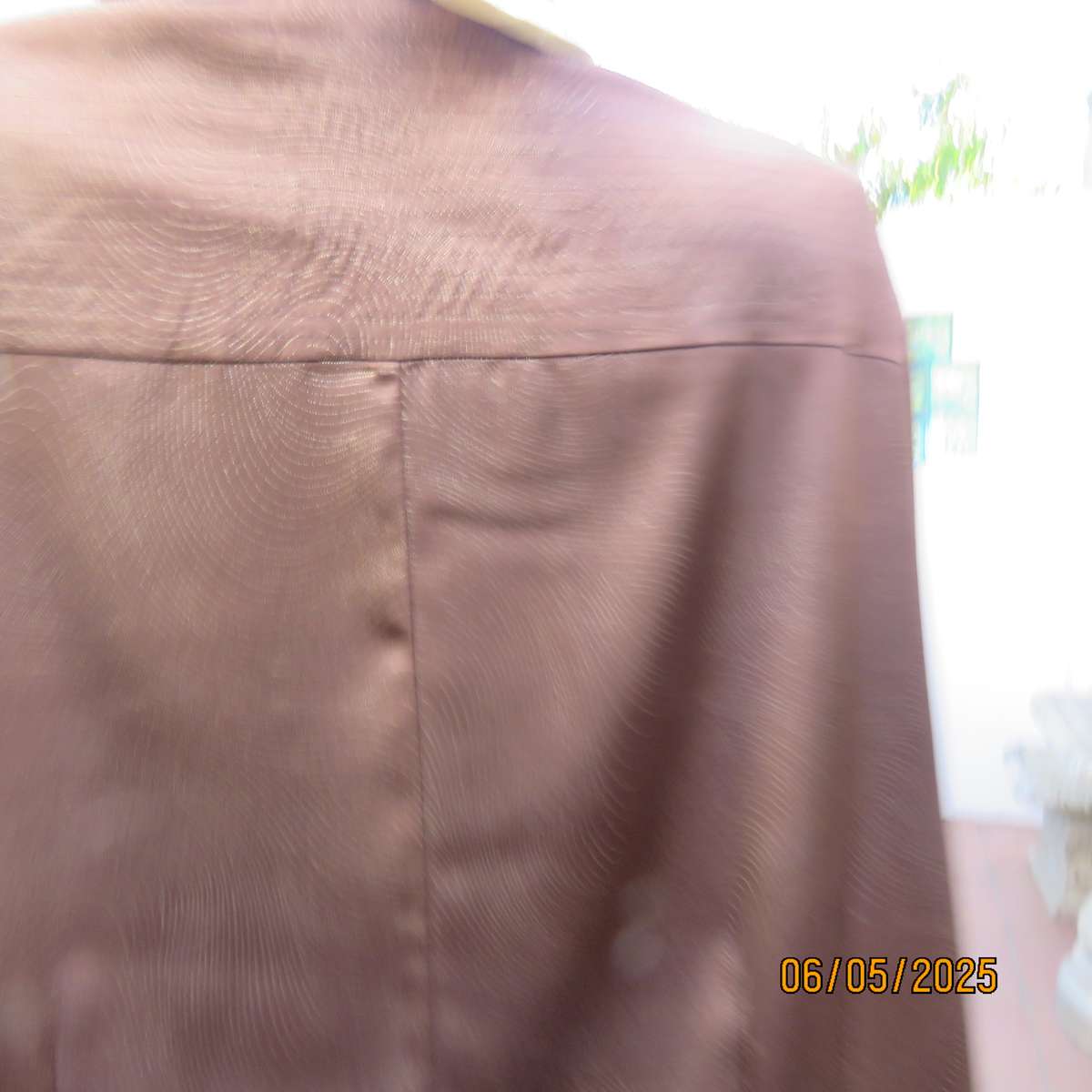 KAELYN MAX Los Angeles brown long sleeve silky stretch polyester top with gold glam twirls. Size 50