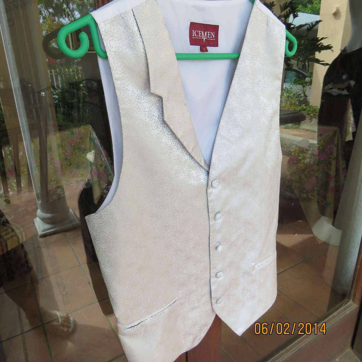 Smart silver grey brocade men's waistcoat size Small by ICEMEN.Lapel collar. Button down.As new