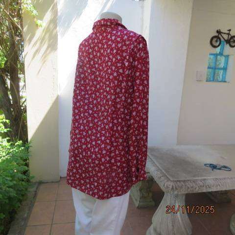 Maroon with tiny white floral print button down long sleeve shirt in viscose. Size 46