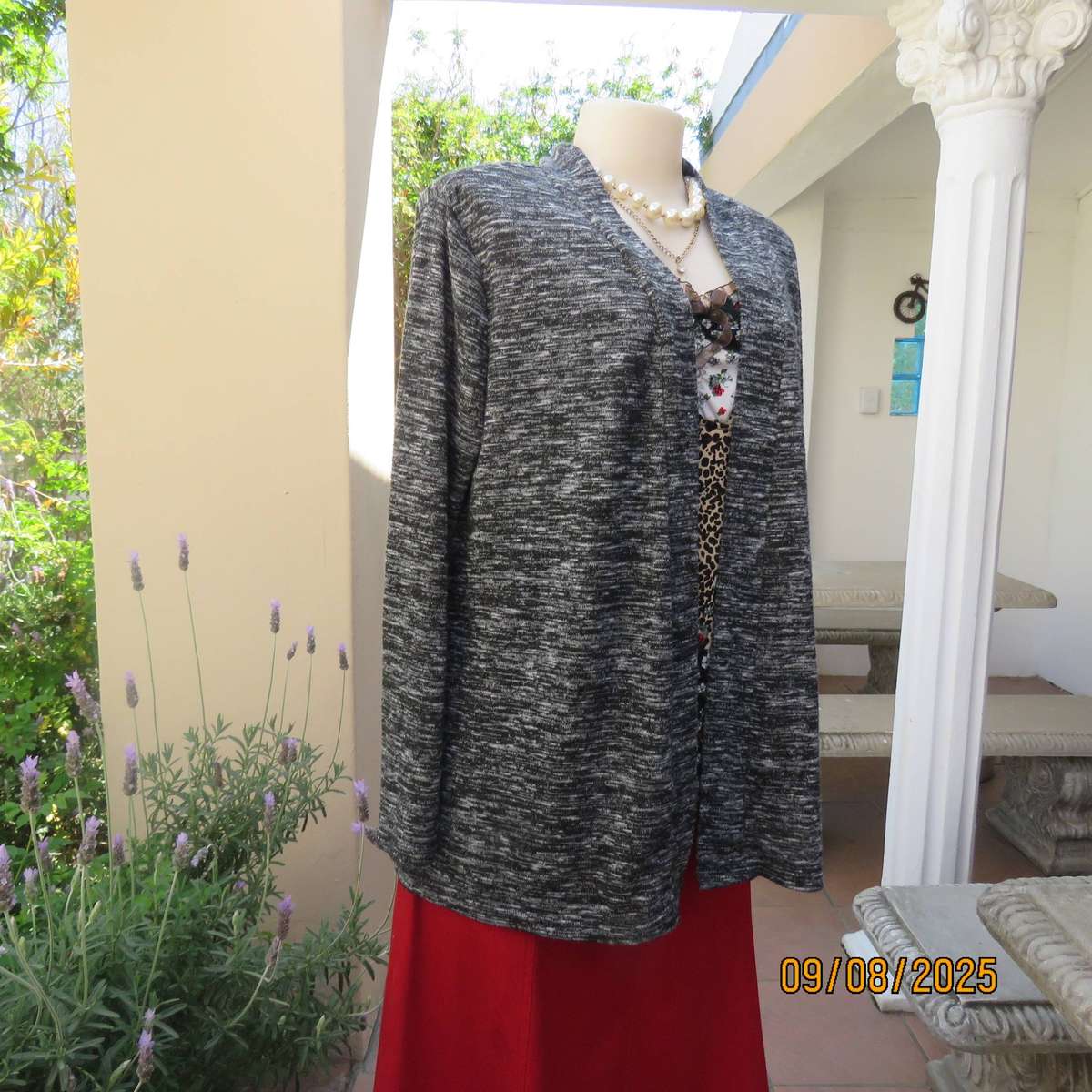 Black-white mottled light weight long sleeve open front stretch polyester cardigan . Size 42