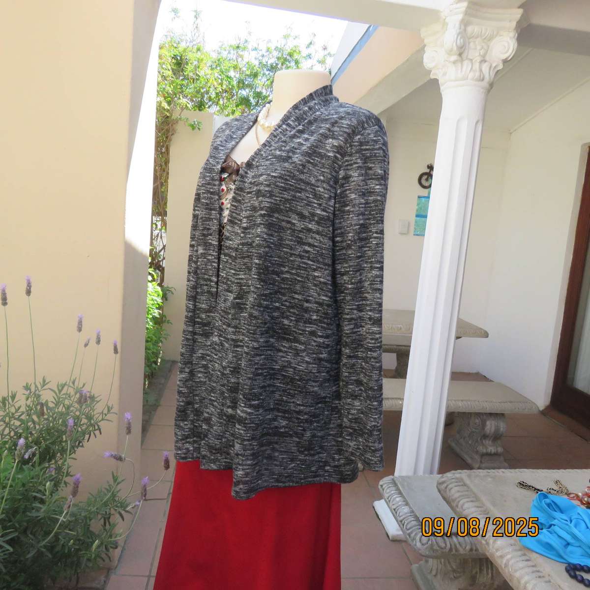 Black-white mottled light weight long sleeve open front stretch polyester cardigan . Size 42