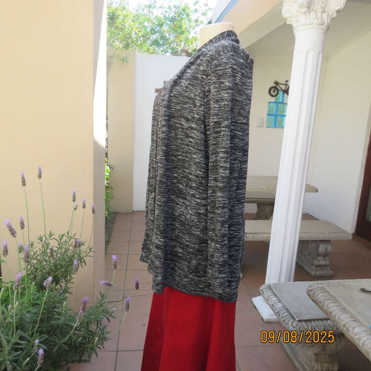 Black-white mottled light weight long sleeve open front stretch polyester cardigan . Size 42