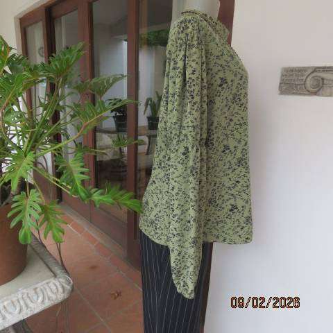 RAGE avo colour slip over with tiny black flowers polyester top. Amazing sleeves. Size 42-44