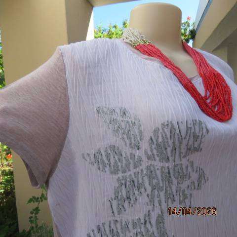 VERA WANG slip-over top with creased white polyester front and stretch rayon back, size 44-46