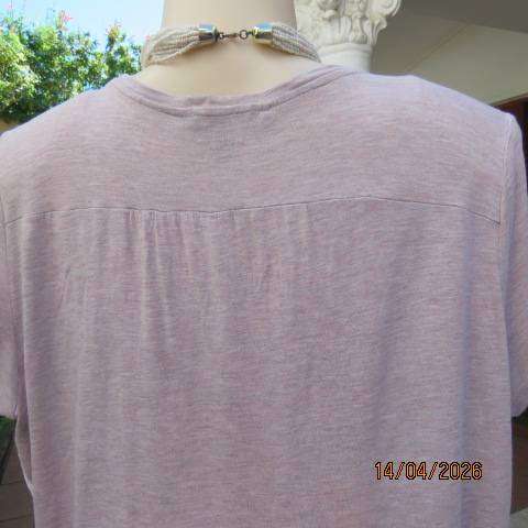 VERA WANG slip-over top with creased white polyester front and stretch rayon back, size 44-46