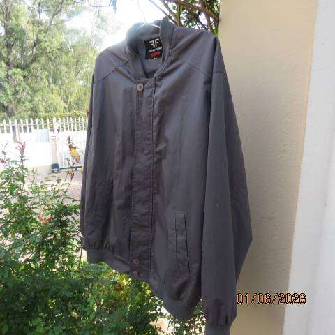 FRANCO FARRINI grey waterproof zip-up long sleeve jacket with knitted cuffs, collar & hem, size XL