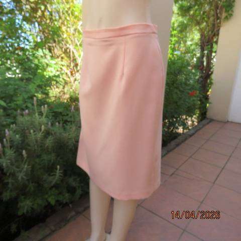 Light peach polyester pencil skirt with back zip and pleat, size 36