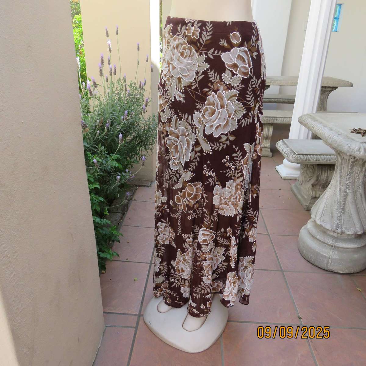 Brown with bold white-beige floral print sheer polyester skirt halfway lined. Size 38