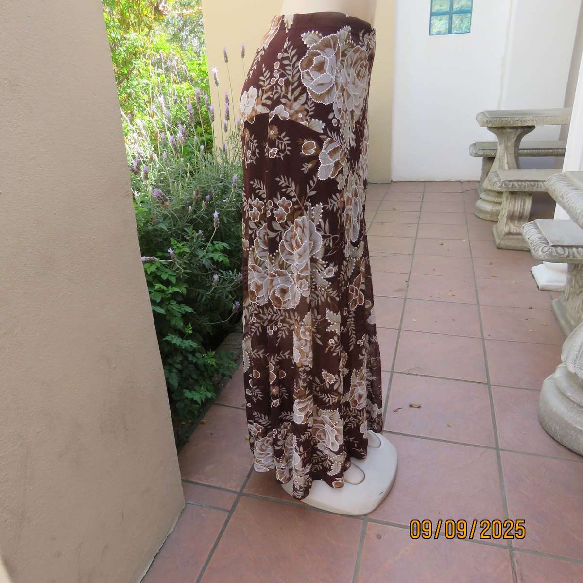 Brown with bold white-beige floral print sheer polyester skirt halfway lined. Size 38