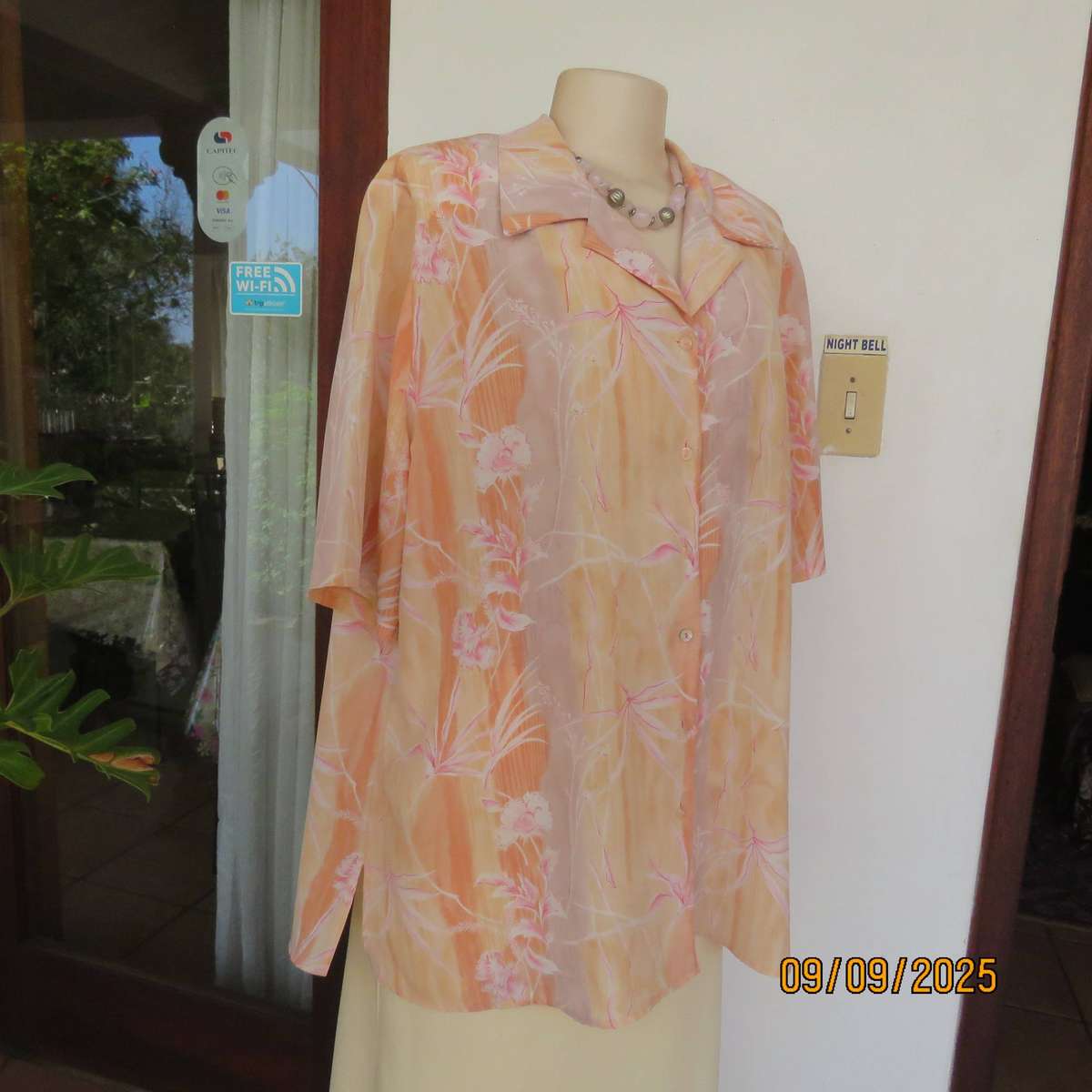 LA TIVA button down silky polyester open collar top in medley of pink-peach-white. Size 44-46