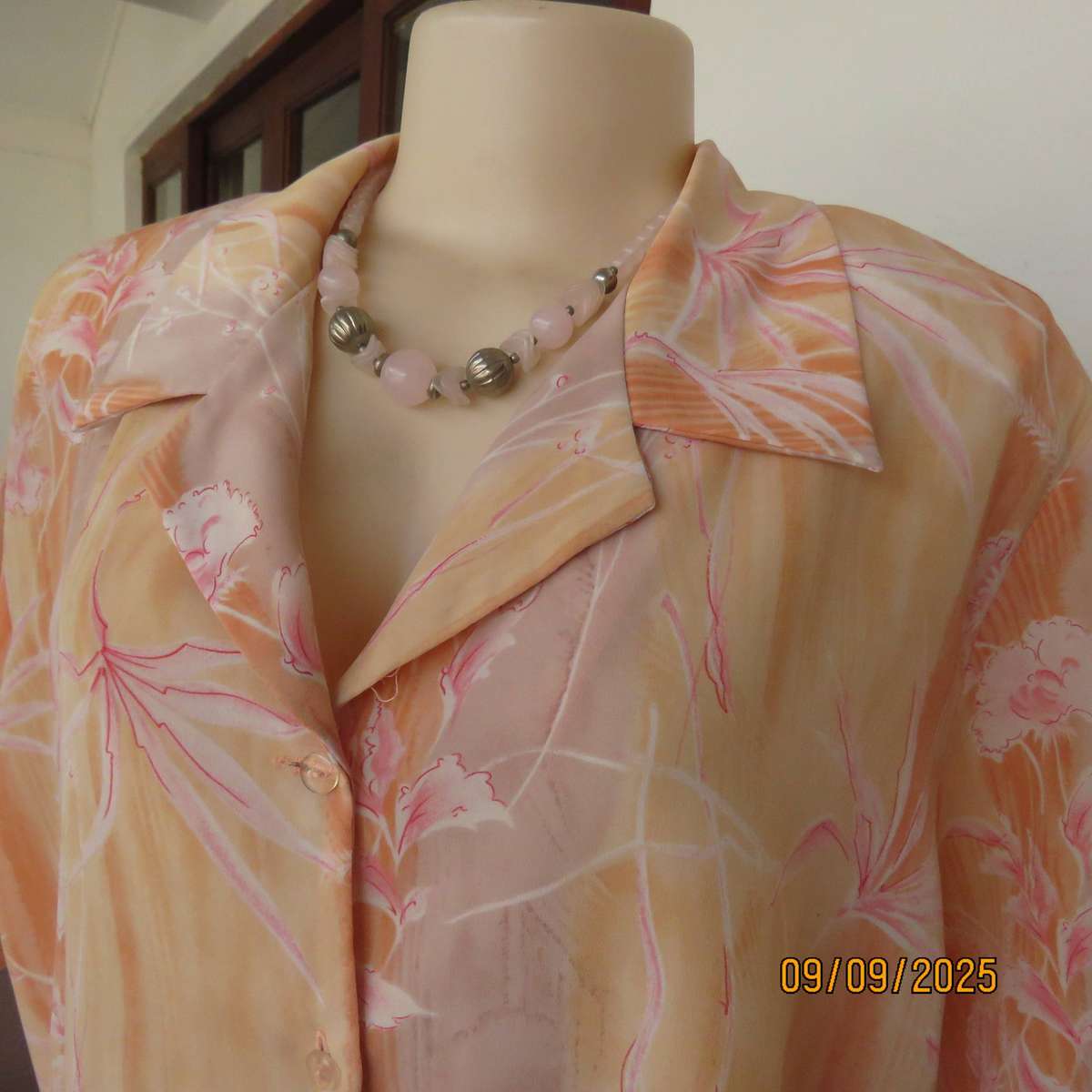 LA TIVA button down silky polyester open collar top in medley of pink-peach-white. Size 44-46