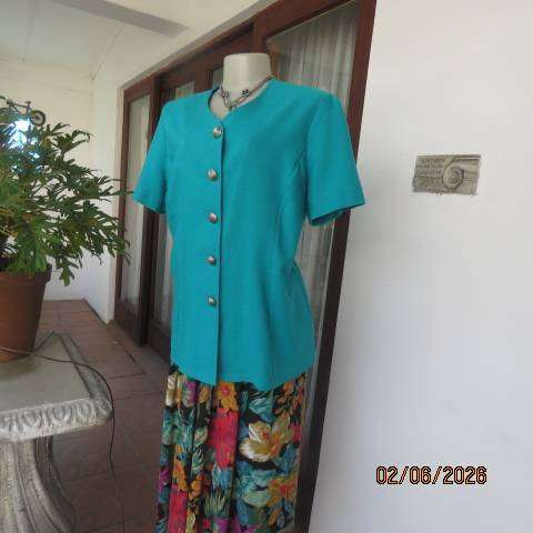 Elegant jade colour tailored short sleeve ladies jacket with 5 button closure, size 40