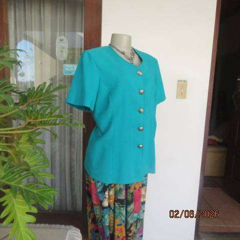 Elegant jade colour tailored short sleeve ladies jacket with 5 button closure, size 40