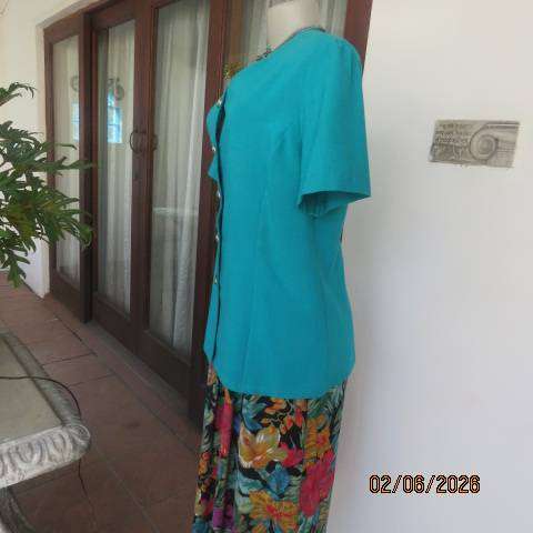 Elegant jade colour tailored short sleeve ladies jacket with 5 button closure, size 40