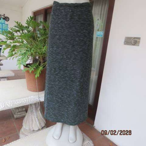 MY MODE textured stretch polyester A-Line maxi skirt in mottled pine green-pale pink. Size 36