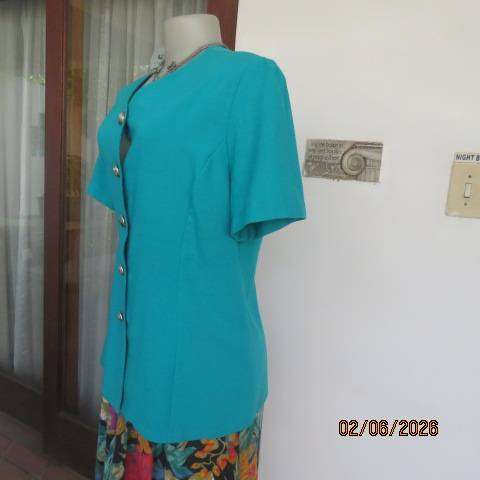 Elegant jade colour tailored short sleeve ladies jacket with 5 button closure, size 40