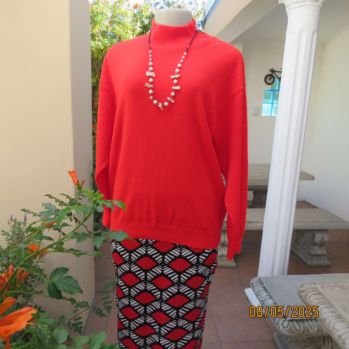 Scarlet red acrylic knit long sleeve jumper with crew neck. Size 38.
