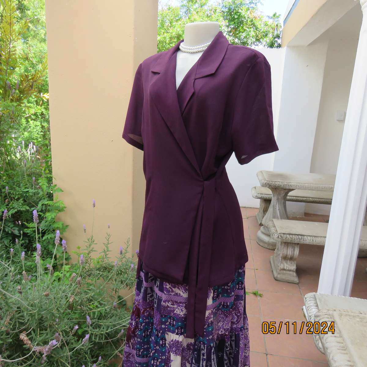 AREZZO fold over 100% crepe polyester dark purple short sleeve top-jacket.Size 40-42. As new.