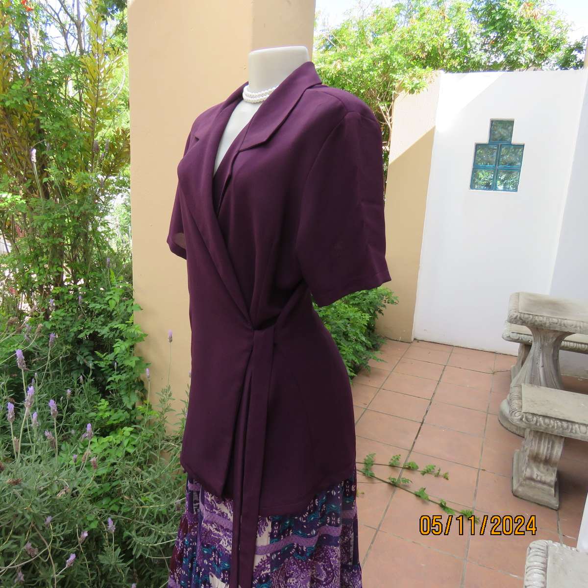 AREZZO fold over 100% crepe polyester dark purple short sleeve top-jacket.Size 40-42. As new.
