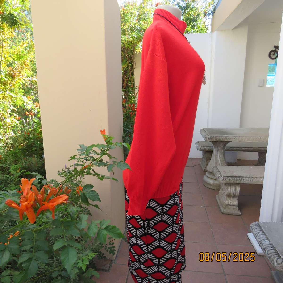 Scarlet red acrylic knit long sleeve jumper with crew neck. Size 38.