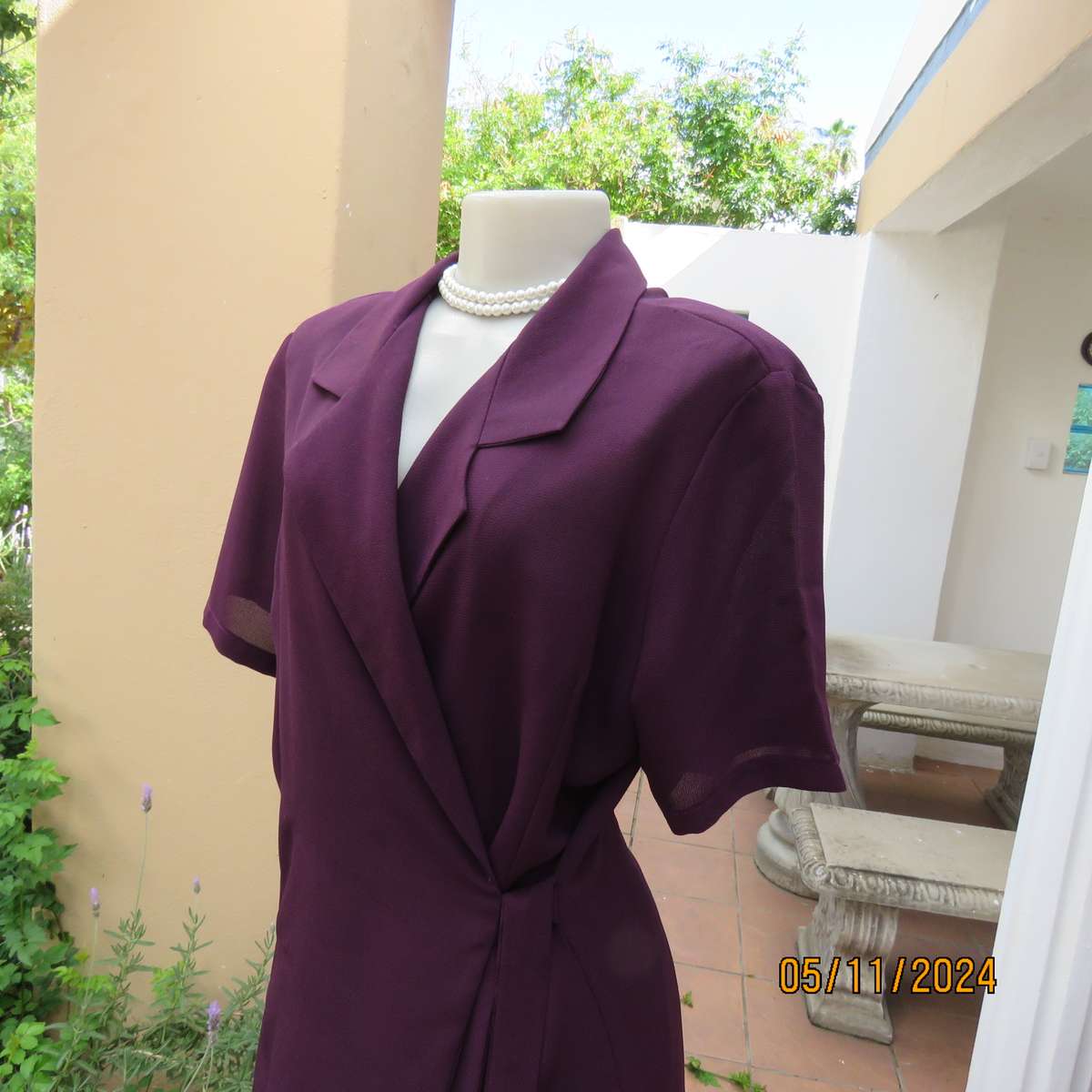 AREZZO fold over 100% crepe polyester dark purple short sleeve top-jacket.Size 40-42. As new.