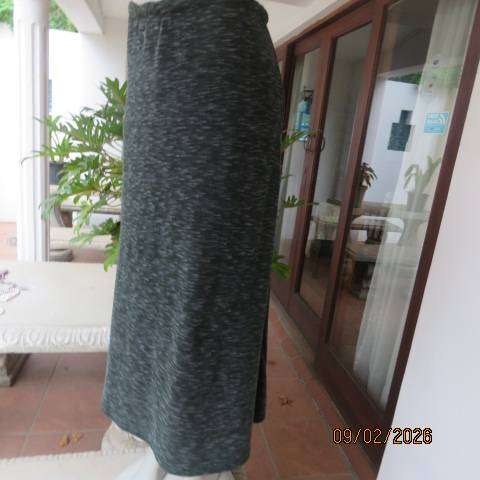 MY MODE textured stretch polyester A-Line maxi skirt in mottled pine green-pale pink. Size 36