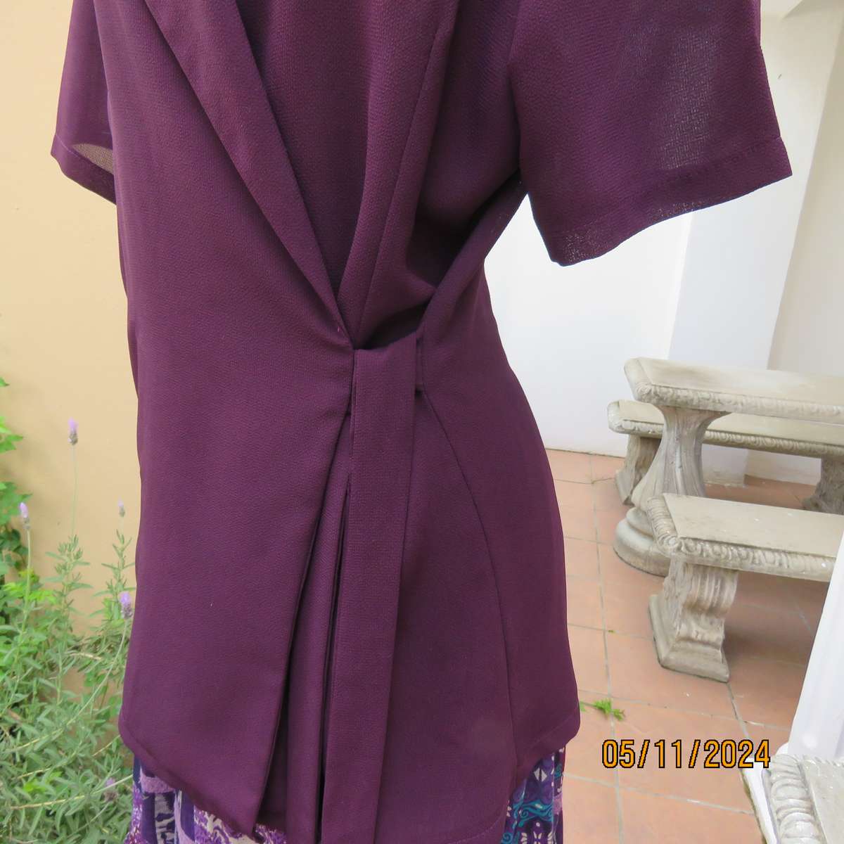 AREZZO fold over 100% crepe polyester dark purple short sleeve top-jacket.Size 40-42. As new.