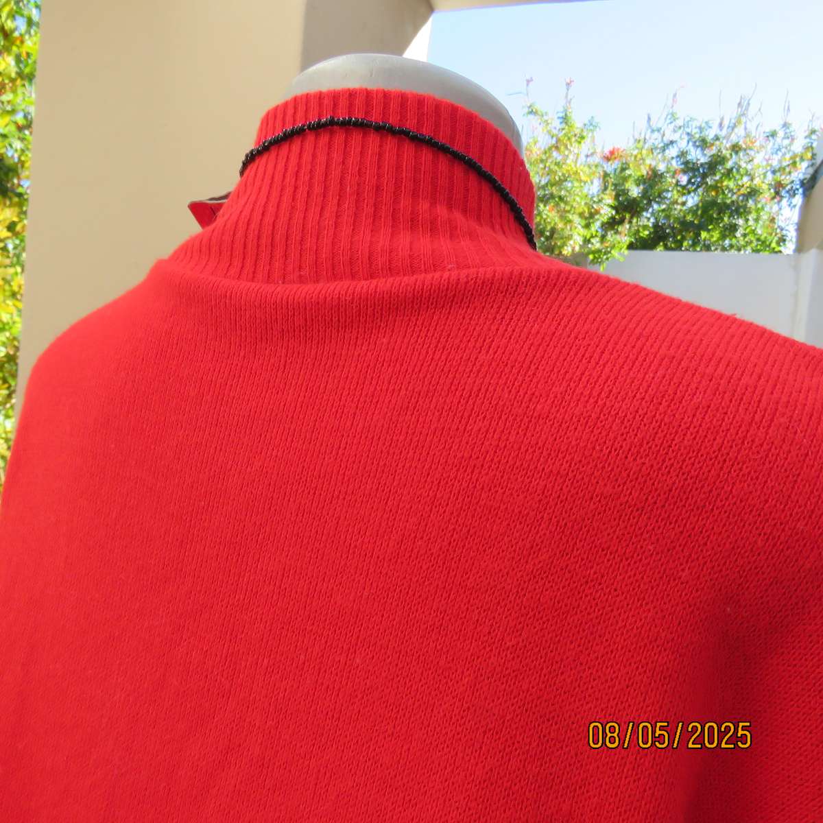 Scarlet red acrylic knit long sleeve jumper with crew neck. Size 38.