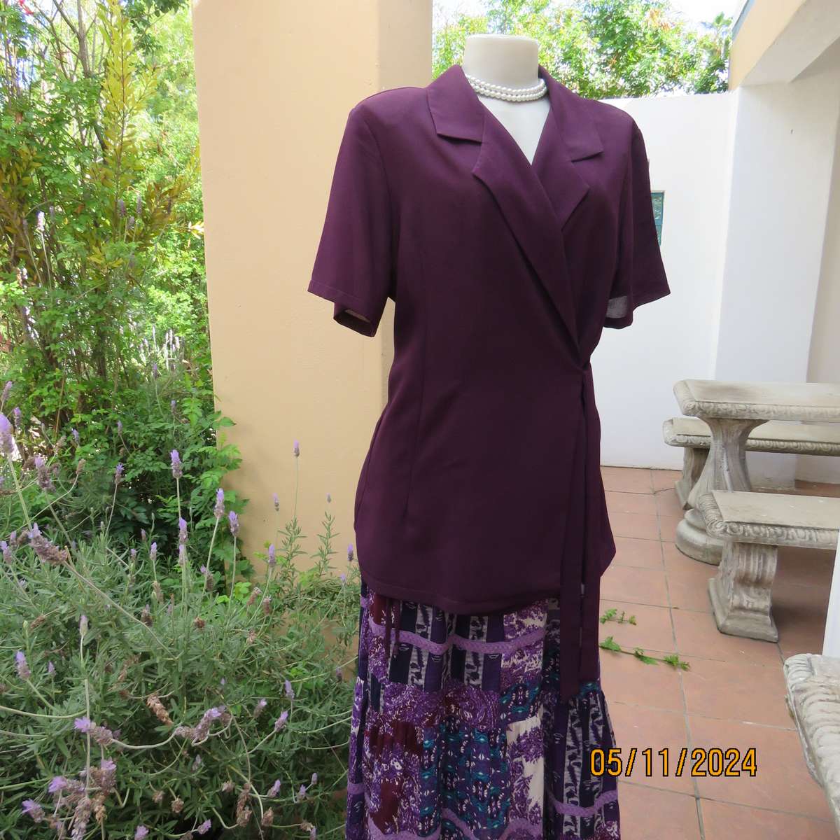 AREZZO fold over 100% crepe polyester dark purple short sleeve top-jacket.Size 40-42. As new.