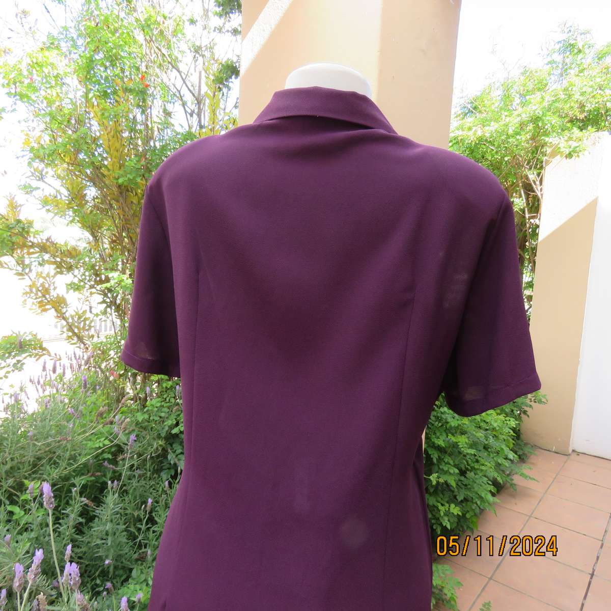 AREZZO fold over 100% crepe polyester dark purple short sleeve top-jacket.Size 40-42. As new.