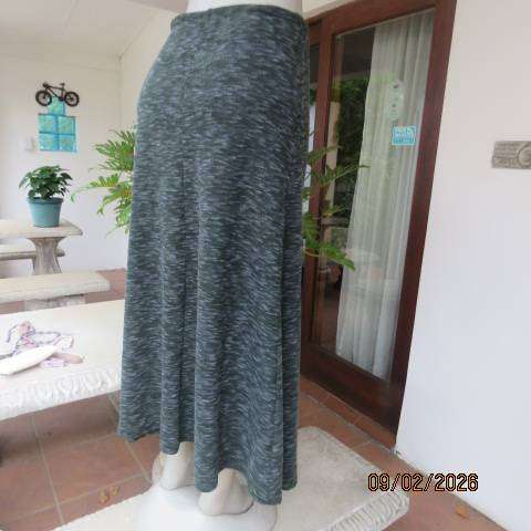 MY MODE textured stretch polyester A-Line maxi skirt in mottled pine green-pale pink. Size 36
