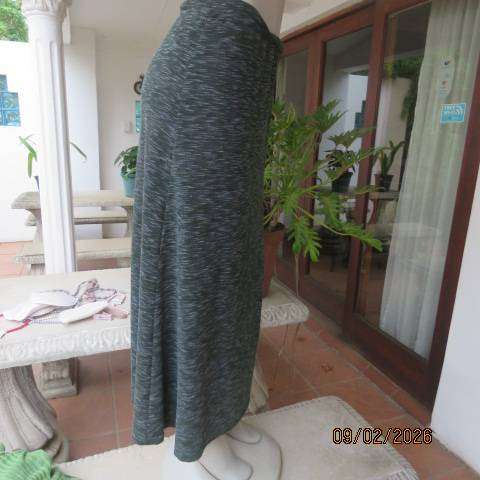 MY MODE textured stretch polyester A-Line maxi skirt in mottled pine green-pale pink. Size 36