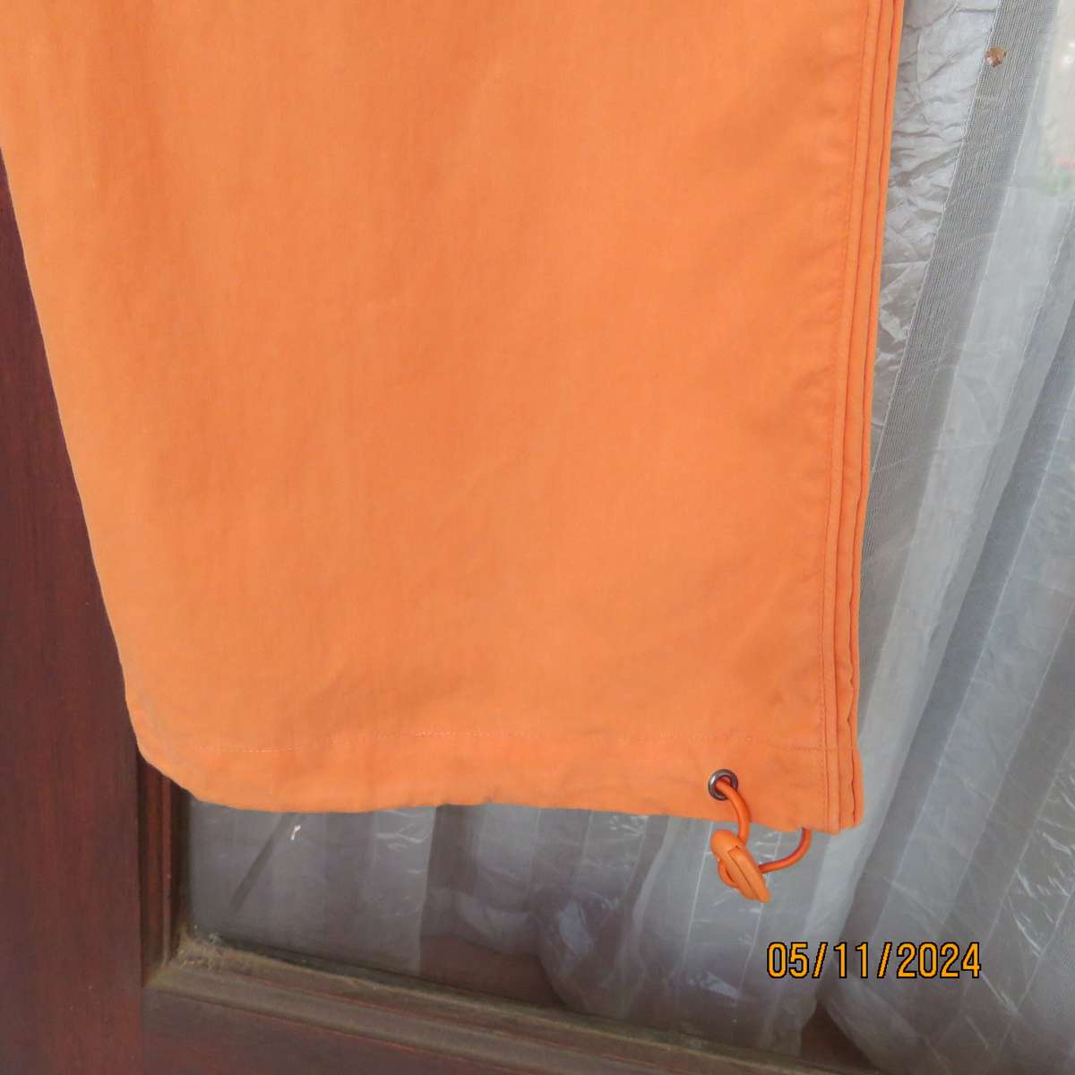 Fashion WOOLWORTHS cropped pants in coral size 34. Cotton-nylon.No stretch.Zip up pockets.As new