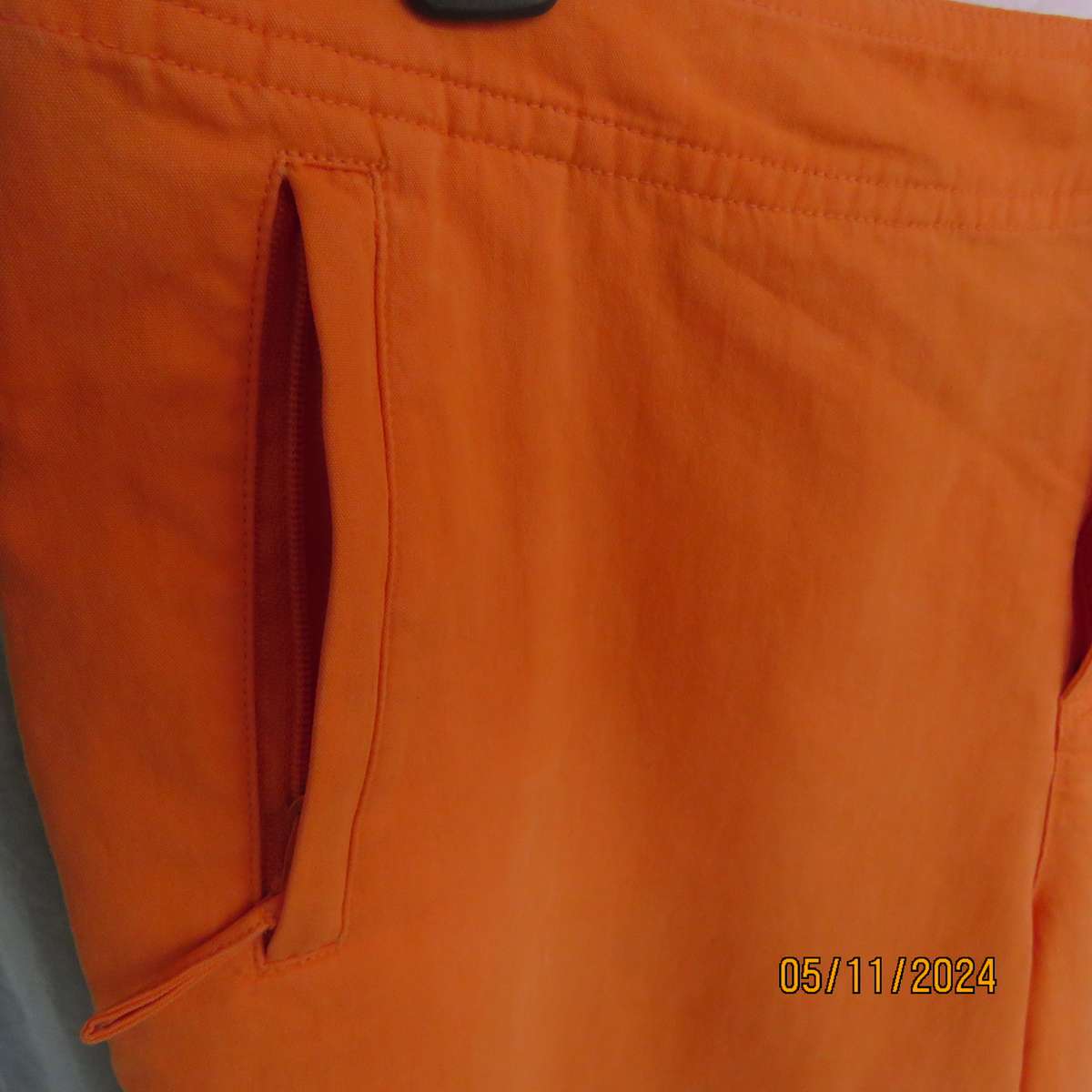 Fashion WOOLWORTHS cropped pants in coral size 34. Cotton-nylon.No stretch.Zip up pockets.As new