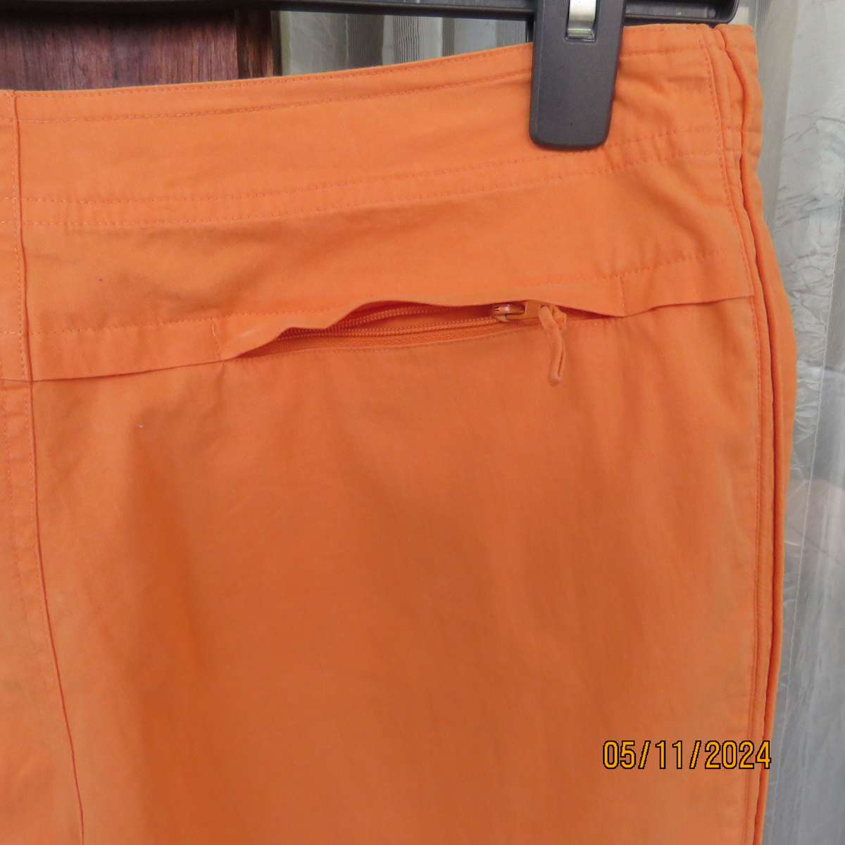 Fashion WOOLWORTHS cropped pants in coral size 34. Cotton-nylon.No stretch.Zip up pockets.As new
