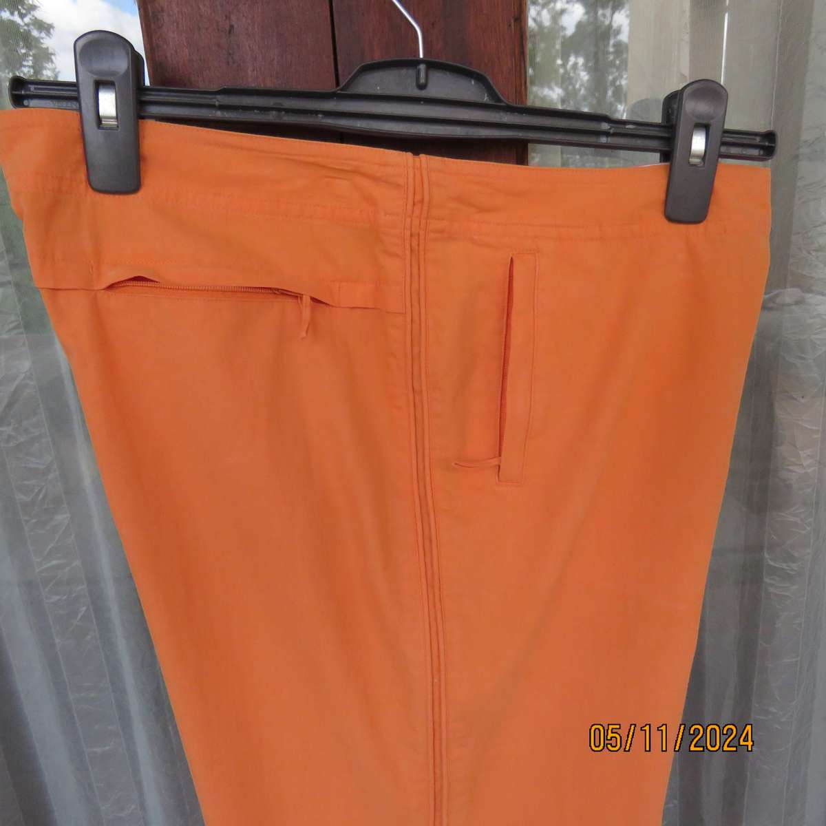 Fashion WOOLWORTHS cropped pants in coral size 34. Cotton-nylon.No stretch.Zip up pockets.As new