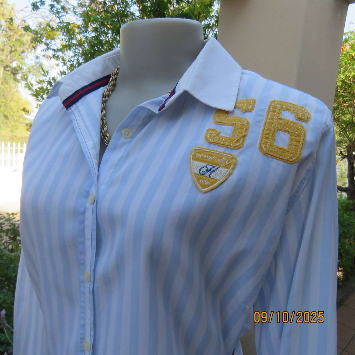HUBERMAN'S N.Y. blue-white long sleeve vertical striped ladies shirt. Size 38-40.