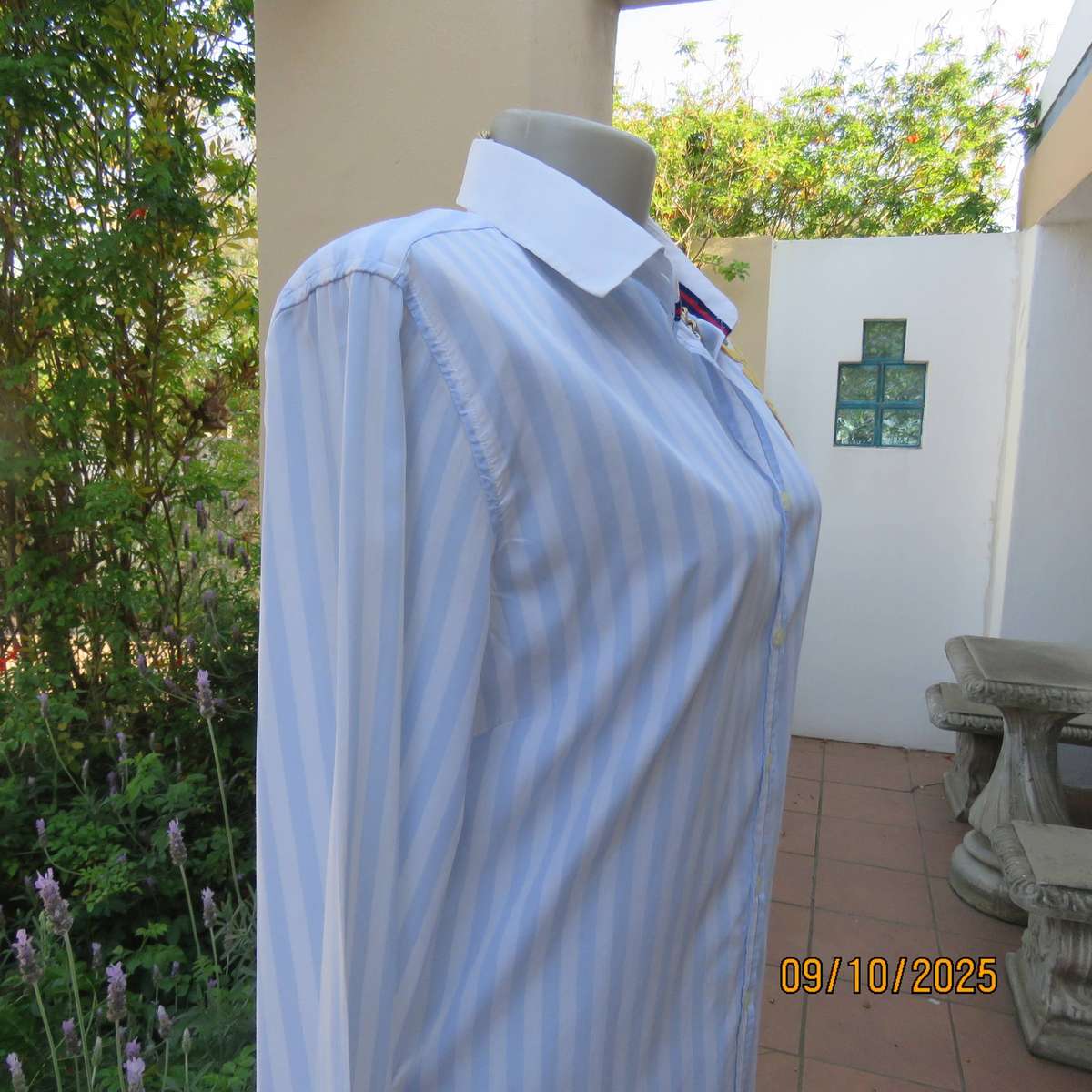 HUBERMAN'S N.Y. blue-white long sleeve vertical striped ladies shirt. Size 38-40.