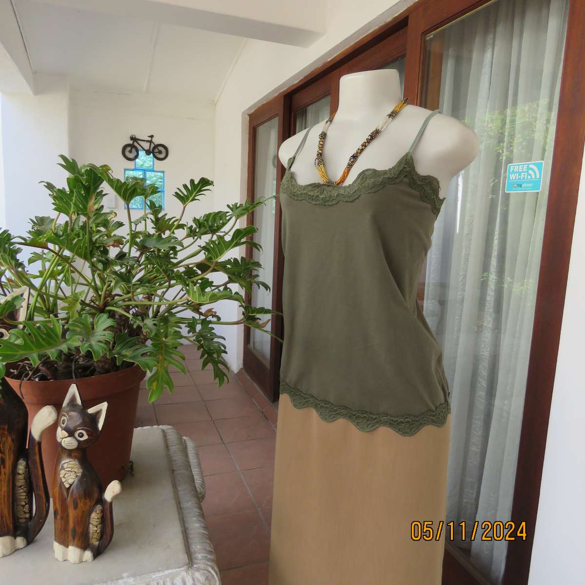 QUEENSPARK olive green cotton stretch strappy top. Lace decoration.Size 40. As new cond.