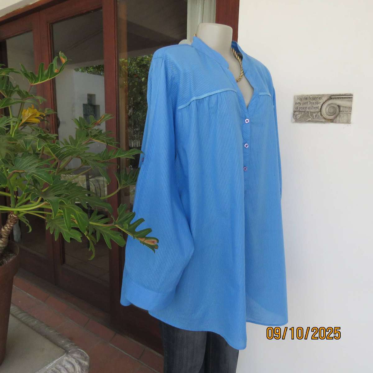 DONNA-CLAIRE cornflower blue slip over long sleeve top in size 50-52.
