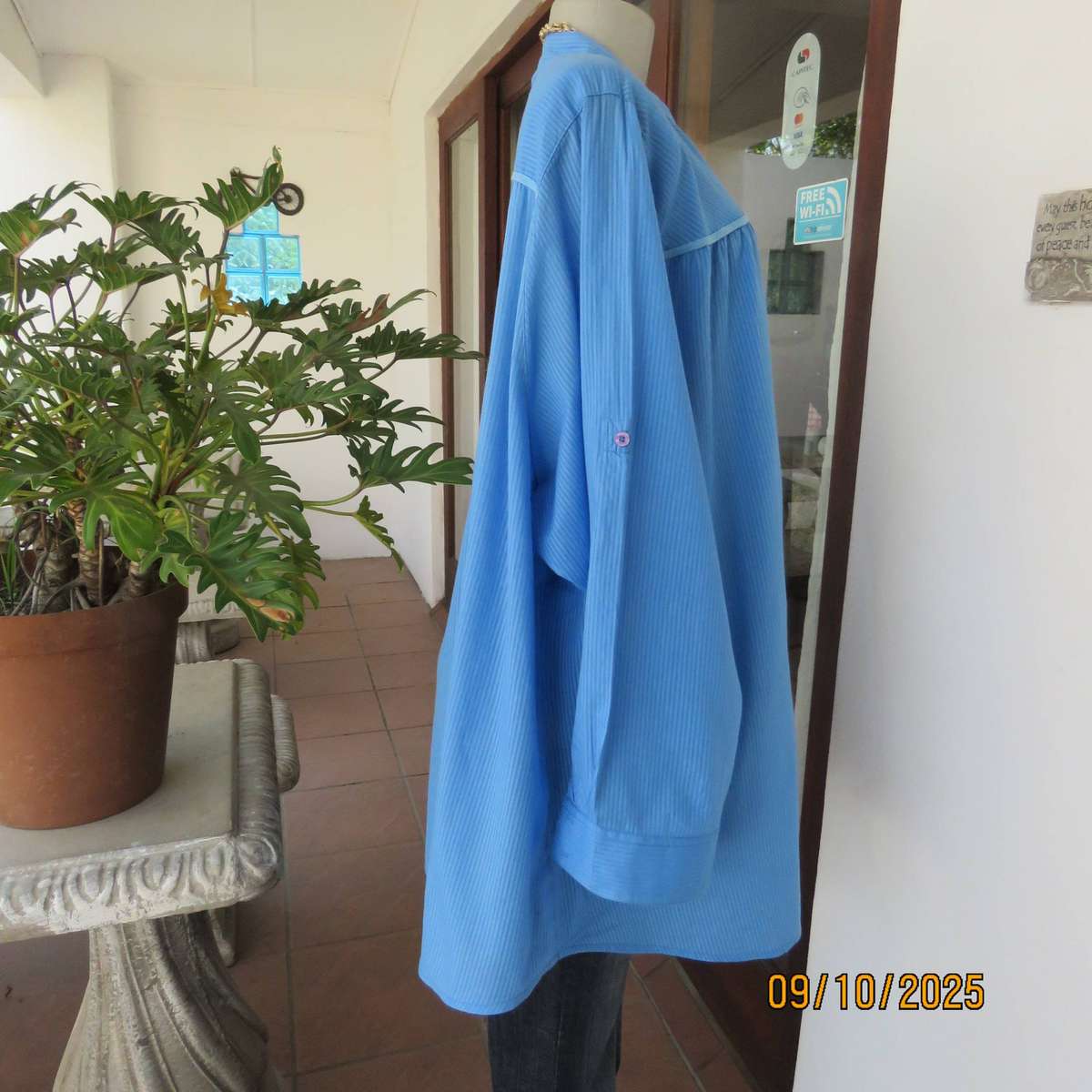 DONNA-CLAIRE cornflower blue slip over long sleeve top in size 50-52.