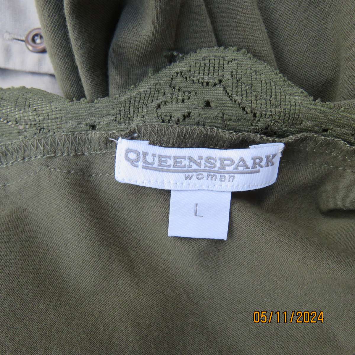 QUEENSPARK olive green cotton stretch strappy top. Lace decoration.Size 40. As new cond.