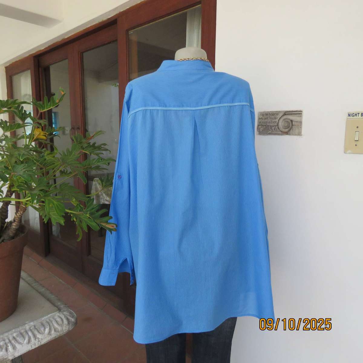 DONNA-CLAIRE cornflower blue slip over long sleeve top in size 50-52.