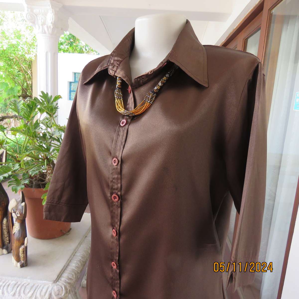 Choc brown silky polycotton button down top with shirt collar. Size 36. Elbow sleeves. As new.