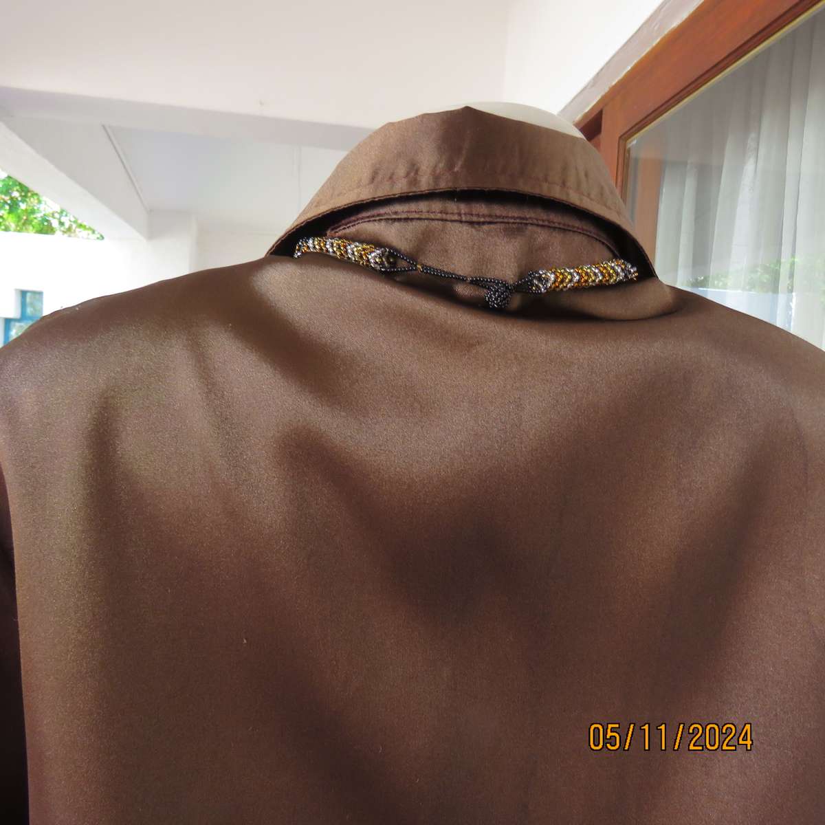 Choc brown silky polycotton button down top with shirt collar. Size 36. Elbow sleeves. As new.
