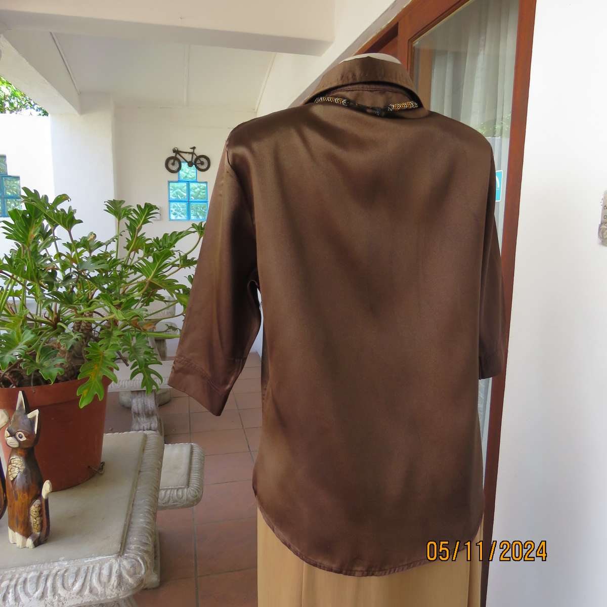 Choc brown silky polycotton button down top with shirt collar. Size 36. Elbow sleeves. As new.
