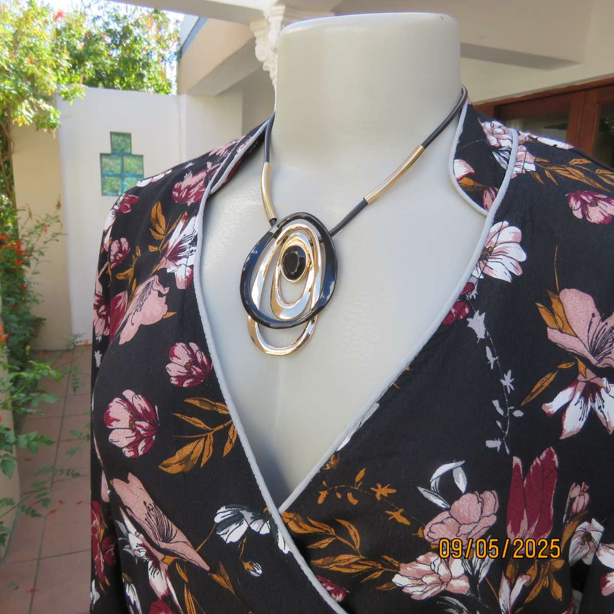 REAL WOMAN black viscose peplum style fold over maroon-pink floral top size 36.