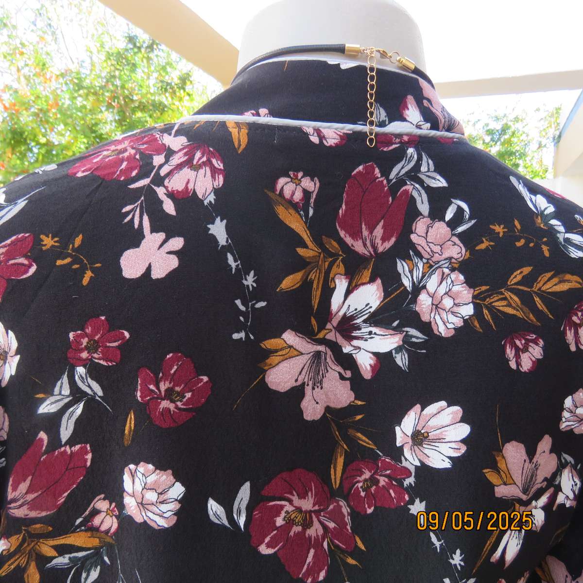 REAL WOMAN black viscose peplum style fold over maroon-pink floral top size 36.